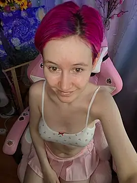 Snapshot of Fuzzy_Unicorn chatting on July 31, 10:36 am Fuzzy Unicorn online show from July 31, 10:36 am