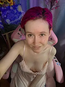 Snapshot of Fuzzy_Unicorn chatting on August 3, 10:54 am Fuzzy Unicorn online show from August 3, 10:54 am