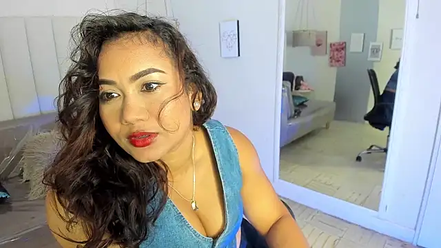Snapshot of veronica_b07 chatting on May 16, 1:54 pm veronica b07 online show from May 16, 1:54 pm