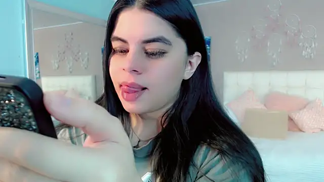 maddissonivanova online show from April 15, 7:10 pm