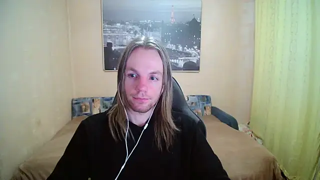 Snapshot of AdamDickens chatting on April 21, 9:50 pm AdamDickens online show from April 21, 9:50 pm