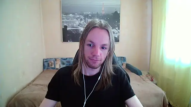 Snapshot of AdamDickens chatting on April 22, 10:39 am AdamDickens online show from April 22, 10:39 am