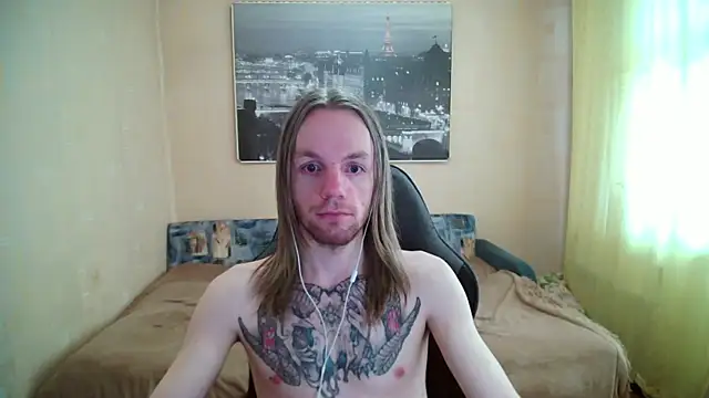 Snapshot of AdamDickens chatting on April 26, 4:43 am AdamDickens online show from April 26, 4:43 am