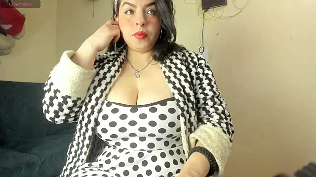 angela suaza online show from October 15, 2:01 am