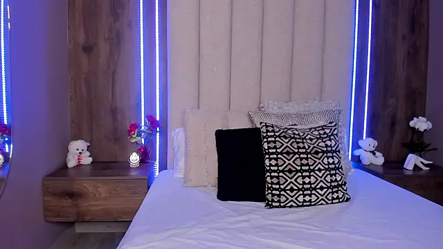 LucySalvatore  online show from March 20, 1:05 pm