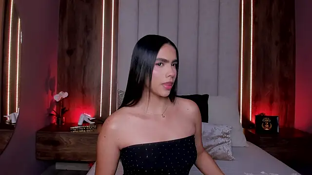 Snapshot of LucySalvatore_ chatting on June 12, 2:54 am LucySalvatore online show from June 12, 2:54 am