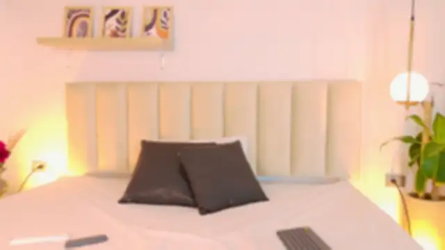 Snapshot of Emely_Deluxe chatting on May 9, 9:47 am Emely Deluxe online show from May 9, 9:47 am