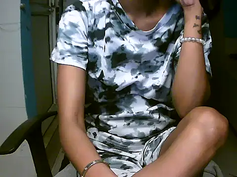 Snapshot of RENUKA_RAJPUT chatting on July 20, 6:21 pm RENUKA RAJPUT online show from July 20, 6:21 pm