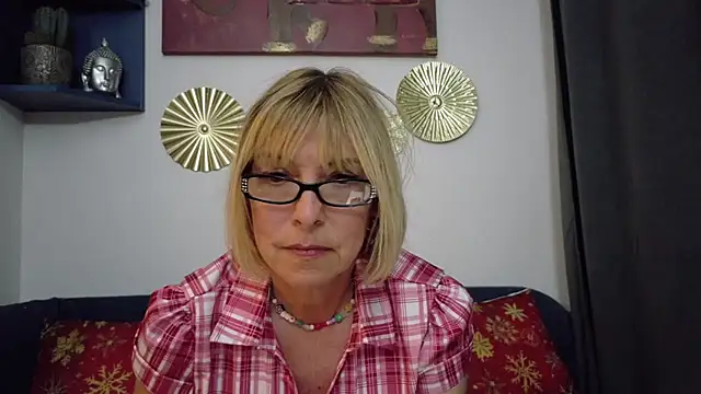ClassyNAWTYBritMILF online show from March 27, 11:37 pm