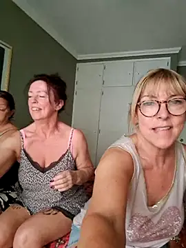 Snapshot of ClassyNAWTYBritMILF chatting on July 4, 8:20 am ClassyNAWTYBritMILF online show from July 4, 8:20 am