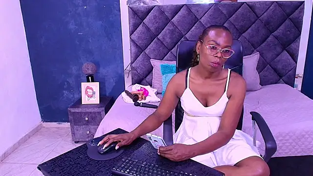 Snapshot of ebony__jheim chatting on February 27, 12:49 pm ebony jheim online show from February 27, 12:49 pm