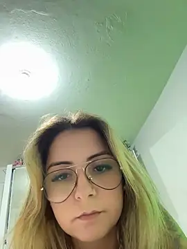 Snapshot of sophiemonroevip chatting on July 5, 1:23 am sophiemonroevip online show from July 5, 1:23 am