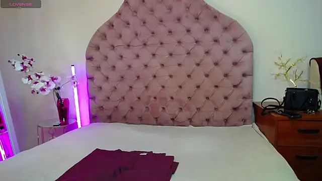 Snapshot of _Agata_ chatting on May 10, 6:18 am Agata online show from May 10, 6:18 am