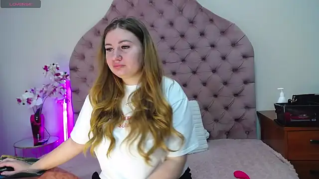 Snapshot of _Agata_ chatting on June 28, 6:08 am Agata online show from June 28, 6:08 am
