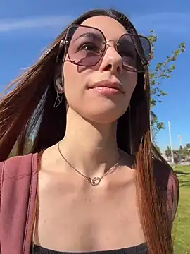 Amelie Crosby online show from July 17, 1:40 pm