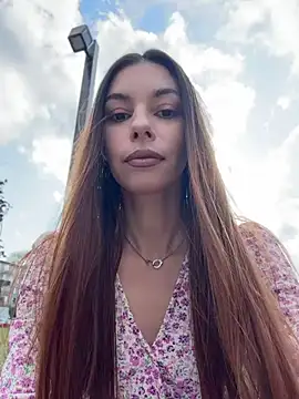 Amelie Crosby online show from July 19, 1:59 pm