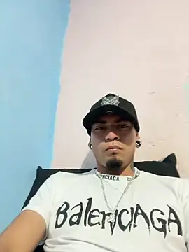 Snapshot of Ricardo2334 chatting on February 26, 4:00 am Ricardo2334 online show from February 26, 4:00 am