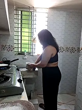 Bristy- online show from April 11, 6:51 am