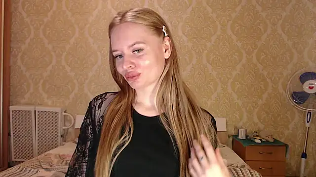 Snapshot of Kitkaat00 chatting on April 27, 7:01 pm Kitkaat00 online show from April 27, 7:01 pm