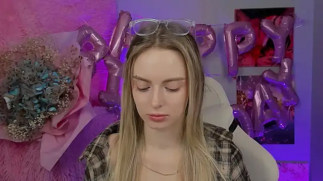 Snapshot of JuliaBrewwer chatting on September 11, 5:40 am JuliaBrewwer online show from September 11, 5:40 am