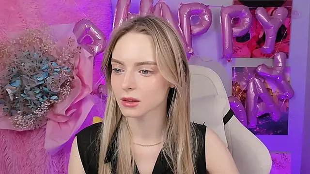 Snapshot of JuliaBrewwer chatting on September 22, 10:39 am JuliaBrewwer online show from September 22, 10:39 am