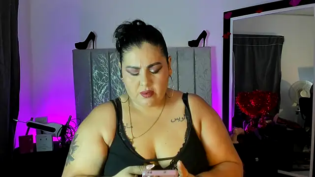 AndreaKinky online show from April 18, 8:18 am