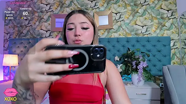Snapshot of PatyLawrence chatting on June 27, 5:12 am PatyLawrence online show from June 27, 5:12 am
