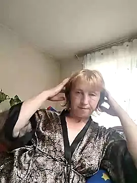 Snapshot of Flower2931 chatting on June 17, 9:45 am Flower2931 online show from June 17, 9:45 am