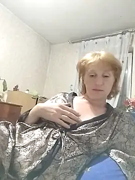 Snapshot of Flower2931 chatting on June 19, 7:06 pm Flower2931 online show from June 19, 7:06 pm