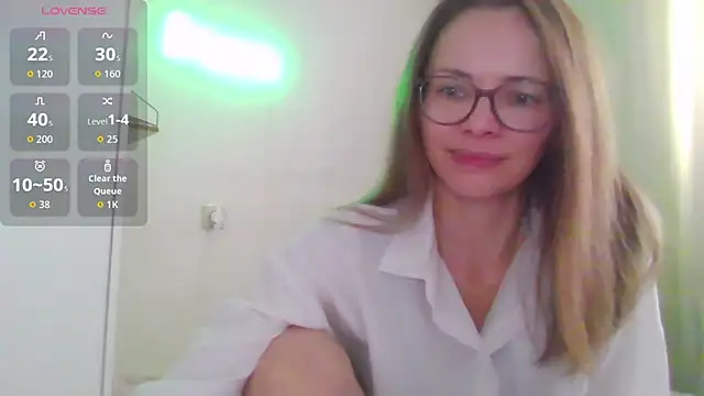 Snapshot of SEA_Dream chatting on March 16, 5:02 am SEA Dream online show from March 16, 5:02 am
