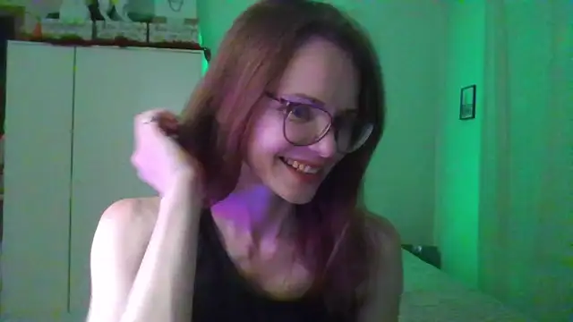 Snapshot of SEA_Dream chatting on April 2, 5:32 pm SEA Dream online show from April 2, 5:32 pm