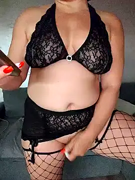 Snapshot of BigAssMom_ chatting on May 9, 8:03 pm BigAssMom online show from May 9, 8:03 pm