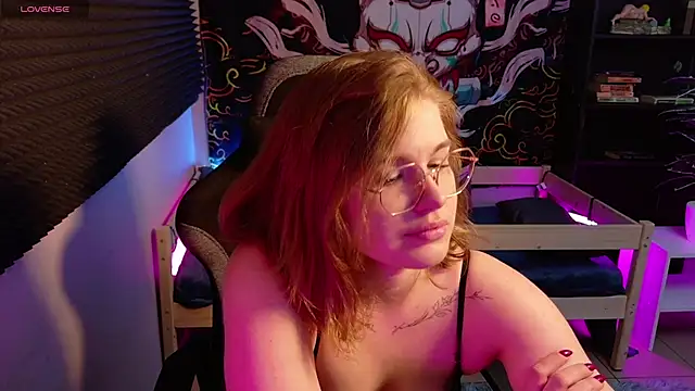Snapshot of SophieMurrr chatting on May 8, 8:36 pm SophieMurrr online show from May 8, 8:36 pm