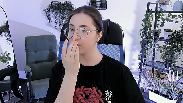 VirtuallVoyant online show from April 3, 7:06 am