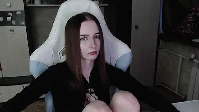 Cutti Crystal online show from November 8, 1:28 am