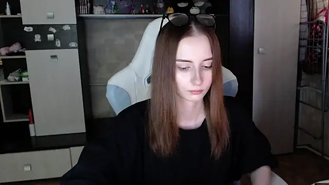 Cutti Crystal online show from November 11, 2:44 am