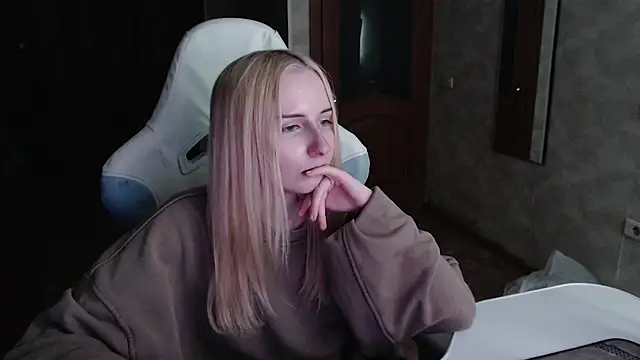 Cutti Crystal online show from April 12, 4:12 pm