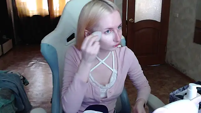 Cutti Crystal online show from April 23, 12:45 am