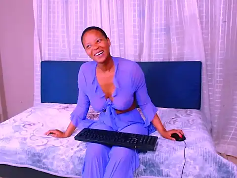 ebonypretty4u69 online show from September 13, 5:40 am