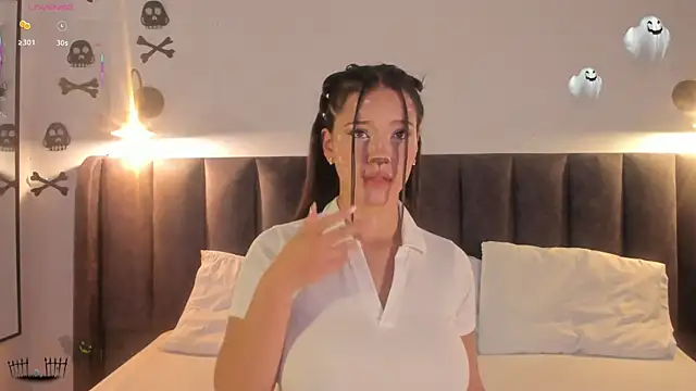 Sophie Smith19  online show from October 31, 1:45 pm