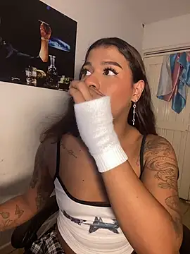 cam11 07 online show from March 28, 9:47 pm