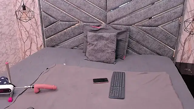 SASHA BROWNIE   online show from February 2, 7:45 pm