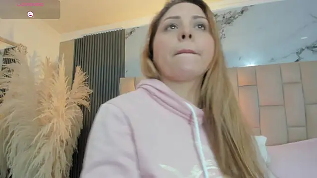 cloesummerr  online show from March 27, 1:55 pm