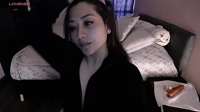 Snapshot of Mia_1120 chatting on April 25, 6:05 pm Mia 1120 online show from April 25, 6:05 pm