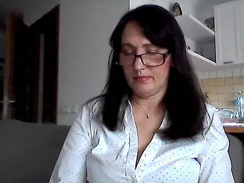 Snapshot of Elena48324 chatting on May 8, 9:47 am Elena48324 online show from May 8, 9:47 am