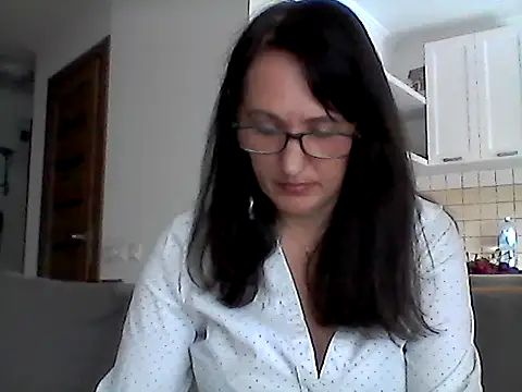 Snapshot of Elena48324 chatting on June 6, 10:09 am Elena48324 online show from June 6, 10:09 am