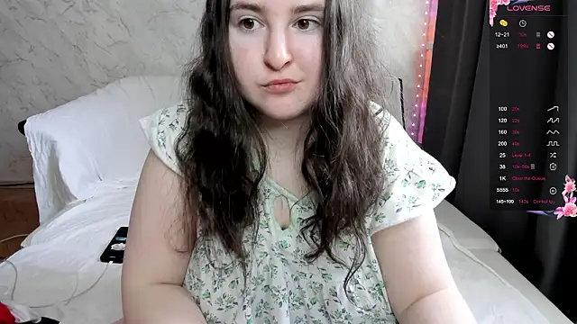 Snapshot of alice_allens chatting on February 1, 8:02 am alice allens online show from February 1, 8:02 am