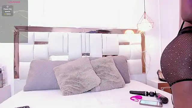 Skylar Smith  online show from March 12, 12:33 pm