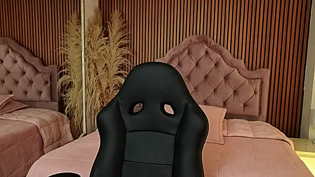 Snapshot of Starbutterflyy_ chatting on May 31, 5:04 am Starbutterflyy online show from May 31, 5:04 am