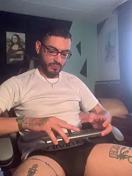 Snapshot of malek_xarx_ chatting on January 18, 9:51 pm malek xarx online show from January 18, 9:51 pm